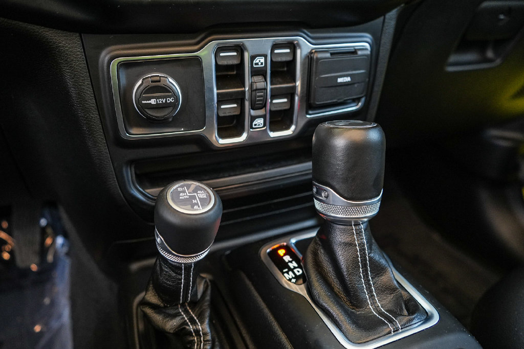Used 2023 Jeep Wrangler Unlimited Sahara w/ Cold Weather Group AWD/4WD image 20