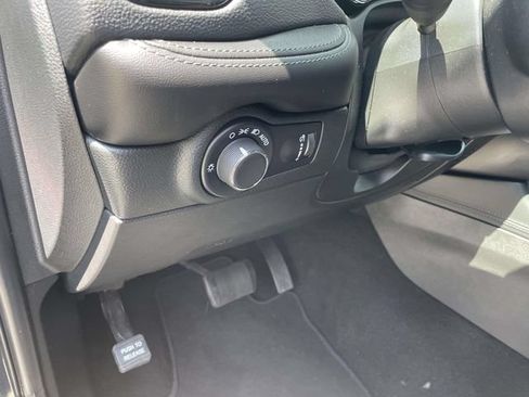 Used 2024 Dodge Durango SXT w/ SXT Blacktop Group RWD image 24