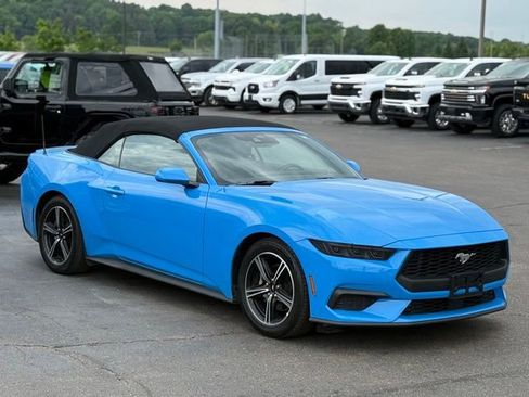 Used 2025 Ford Mustang Premium RWD image 31