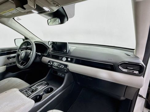 Used 2023 Honda Pilot LX image 28