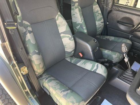 Used 2004 Jeep Wrangler X w/ Convenience Group AWD/4WD image 35