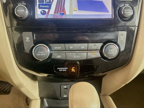 Used 2015 Nissan Rogue SL FWD image 23
