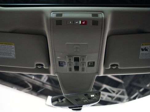 Used 2023 Volkswagen Tiguan SE w/ Panoramic Sunroof Package AWD/4WD image 39
