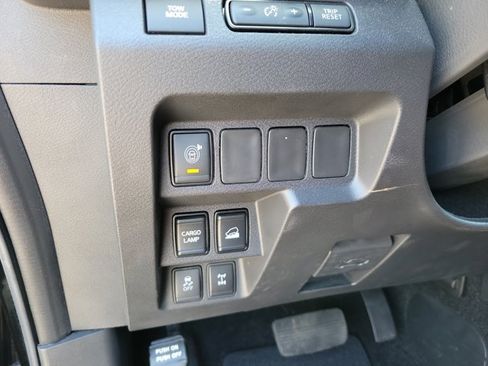Used 2025 Nissan Frontier PRO-4X AWD/4WD image 18