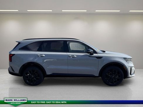 Used 2023 Kia Sorento SX image 2