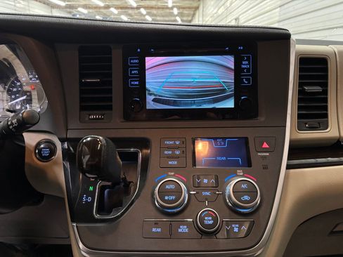 Used 2016 Toyota Sienna XLE Premium AWD/4WD image 18