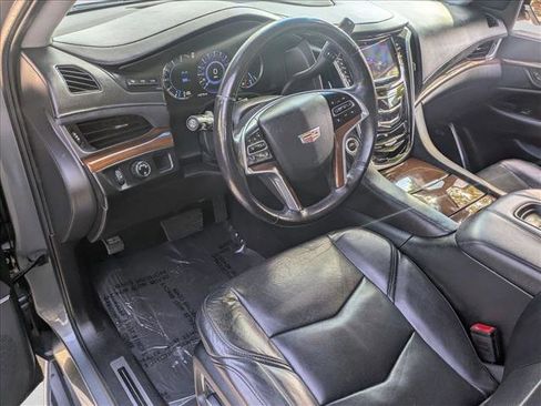 Used 2019 Cadillac Escalade ESV Luxury image 9