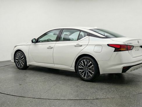 Used 2025 Nissan Altima 2.5 SV image 6