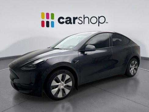 Used 2024 Tesla Model Y Long Range AWD/4WD image 1