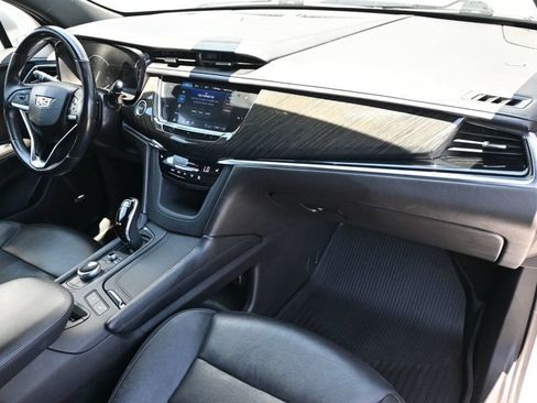 Used 2020 Cadillac XT6 Premium Luxury FWD image 12