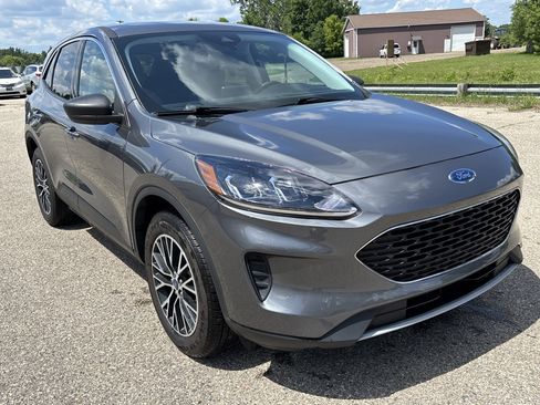 Used 2022 Ford Escape SE FWD image 1