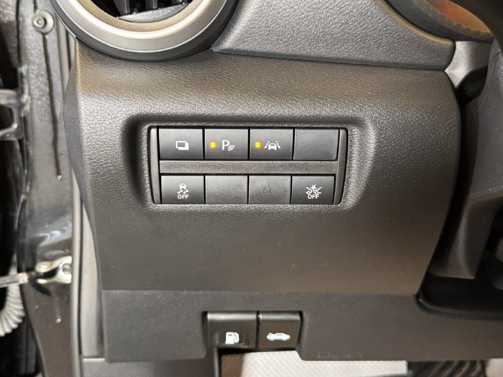 Used 2021 Nissan Versa S FWD image 18
