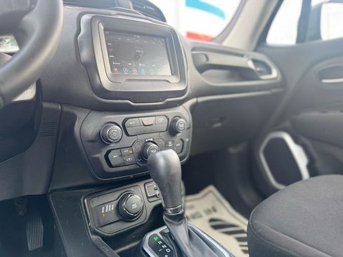 Used 2018 Jeep Renegade Latitude AWD/4WD image 44