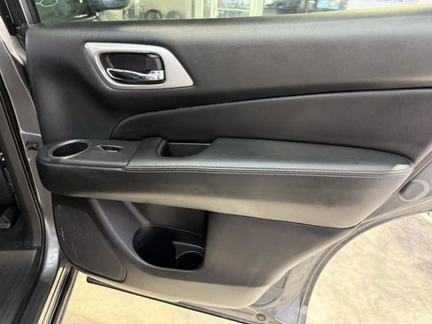 Used 2020 Nissan Pathfinder S image 35