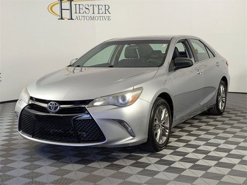Used 2017 Toyota Camry XSE image 4