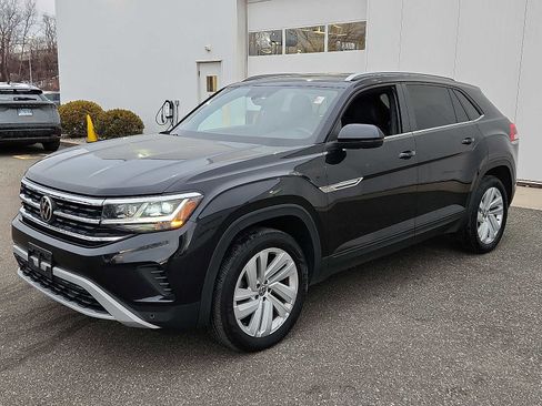 Used 2020 Volkswagen Atlas Cross Sport SE w/ Panoramic Sunroof Package image 3