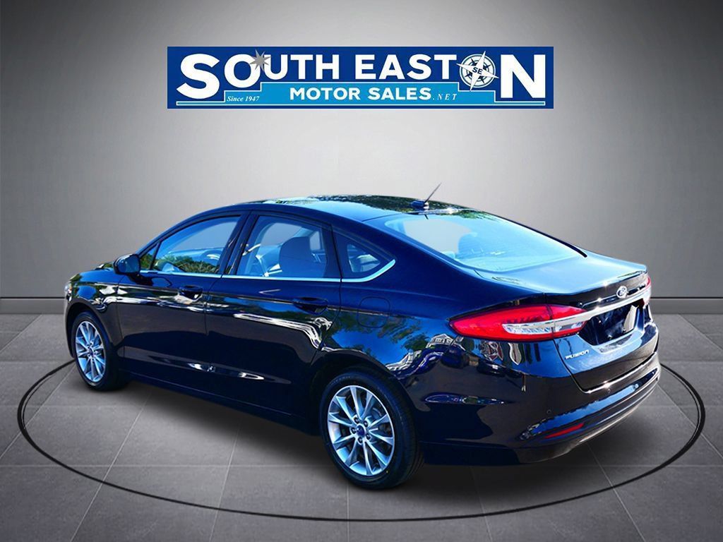 Used 2017 Ford Fusion SE FWD image 5