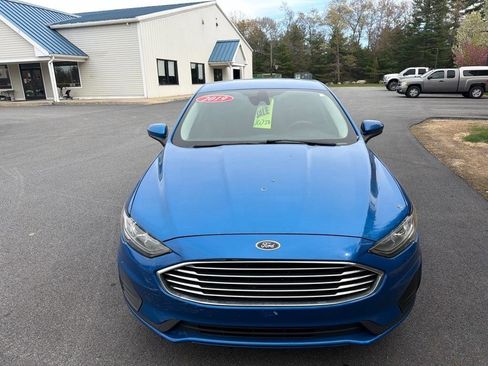 Used 2019 Ford Fusion SE FWD image 2