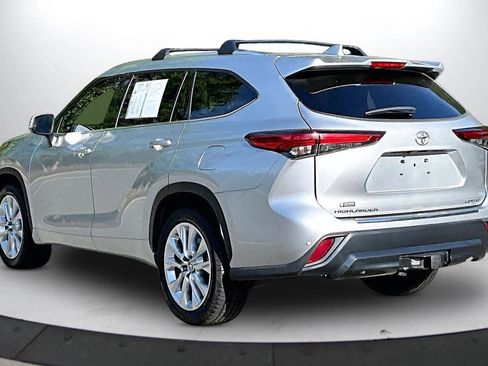 Used 2021 Toyota Highlander Limited FWD image 7