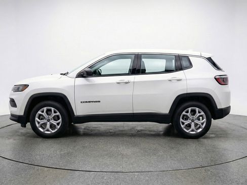 Used 2025 Jeep Compass Latitude AWD/4WD image 5