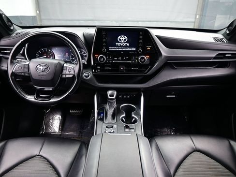 Used 2021 Toyota Highlander XSE AWD/4WD image 18