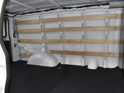 Used 2024 GMC Savana 2500 w/ Driver Convenience Package image 4