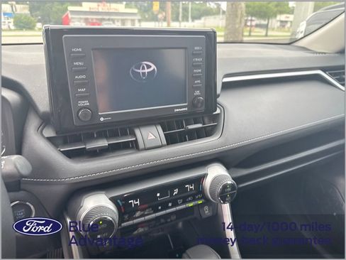 Used 2022 Toyota RAV4 XLE w/ Convenience Package FWD image 3