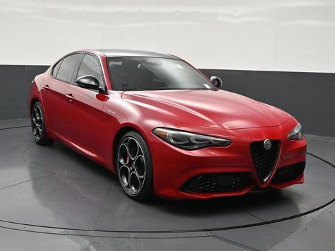 Used 2025 Alfa Romeo Giulia w/ Veloce Package Rwd image 8