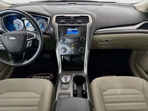 Used 2018 Ford Fusion SE FWD image 25