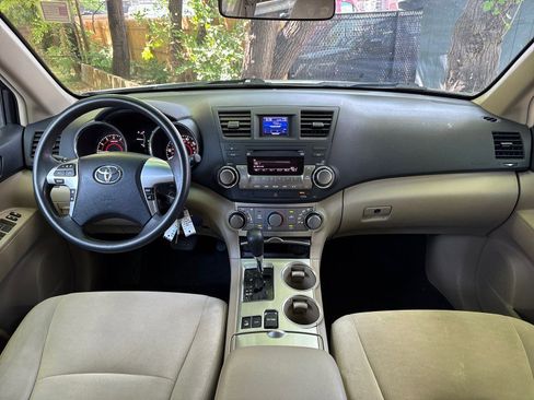 Used 2012 Toyota Highlander 4WD w/ Tech Pkg image 19