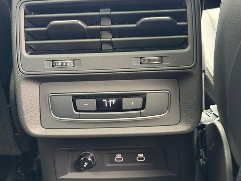 Used 2025 Audi Q7 3.0T Premium image 15