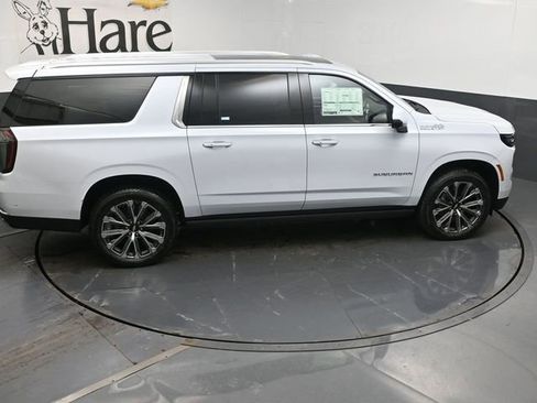 New 2026 Chevrolet Suburban High Country AWD/4WD image 18