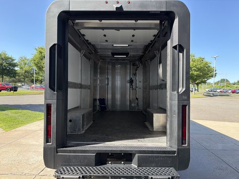 Used 2024 Chevrolet Brightdrop 600 w/ Commercial Equipment Package AWD/4WD image 22