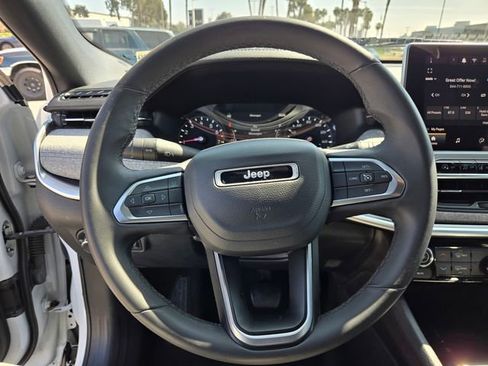Used 2024 Jeep Compass Latitude image 21