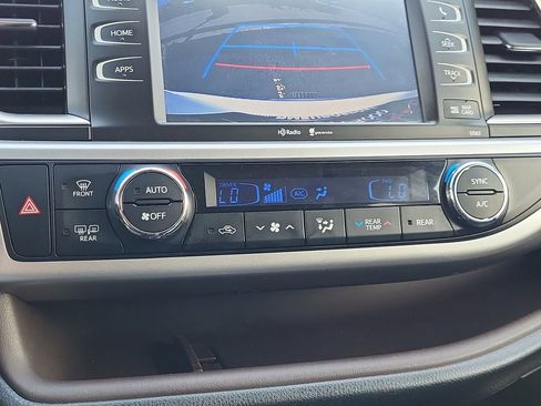 Used 2015 Toyota Highlander XLE AWD/4WD image 21