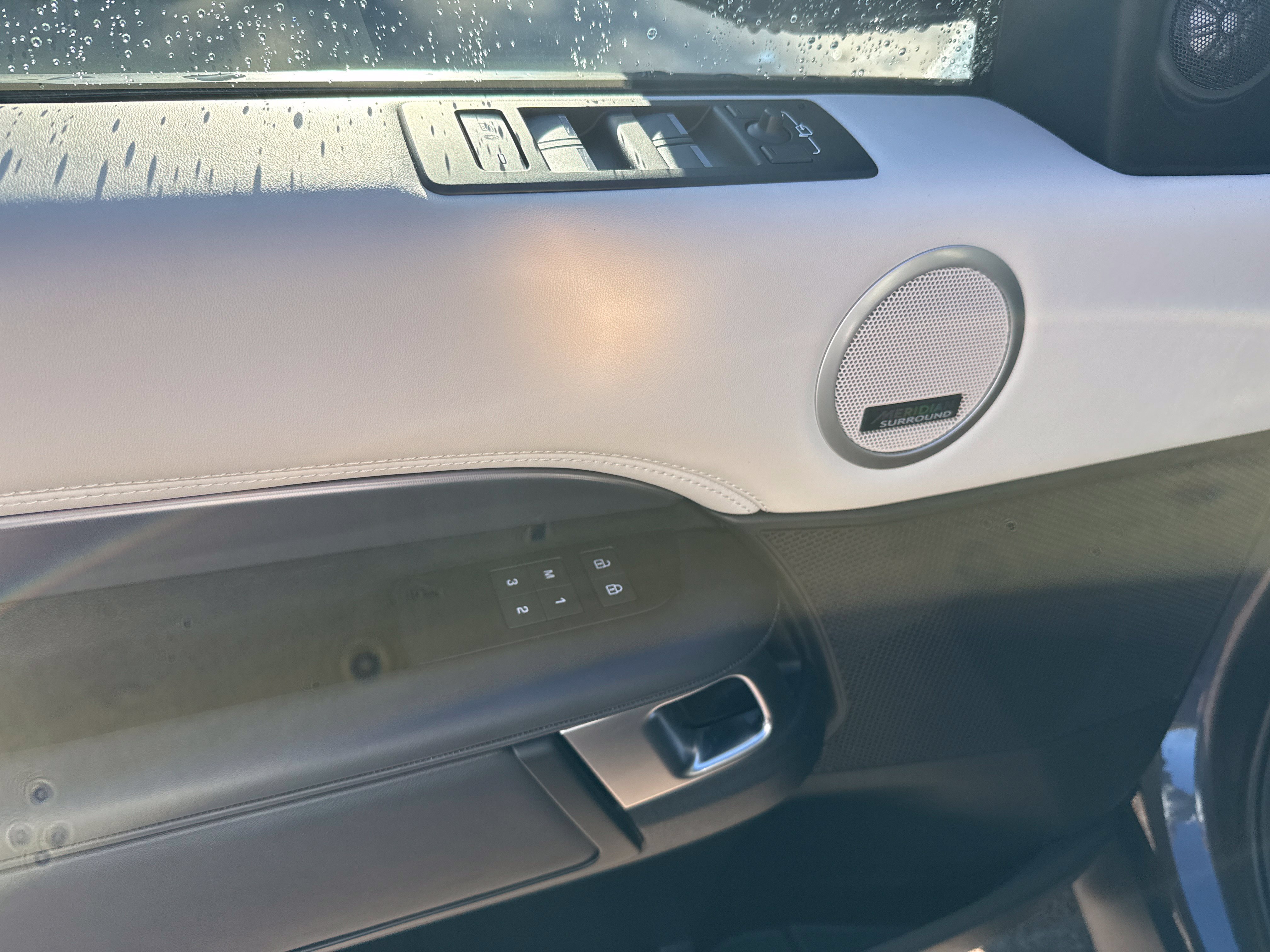 Used 2024 Land Rover Discovery Metropolitan Edition AWD/4WD image 7
