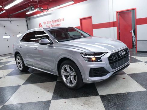 Used 2022 Audi Q8 Premium Plus image 3