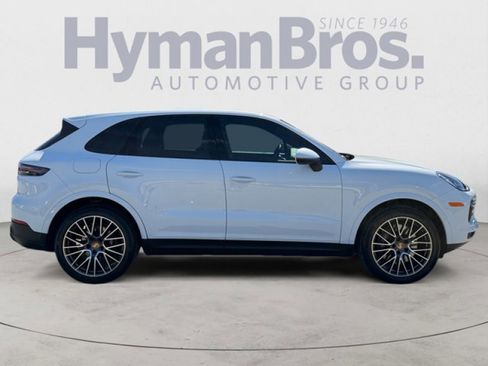 Used 2022 Porsche Cayenne Platinum Edition image 2