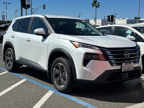 Certified 2025 Nissan Rogue SV image 2