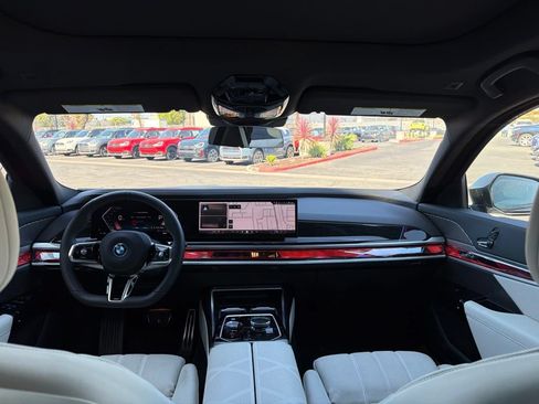 Used 2026 BMW i7 xDrive60 w/ M Sport Package RWD image 21
