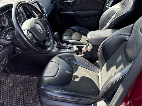 Used 2021 Jeep Cherokee Trailhawk AWD/4WD image 6