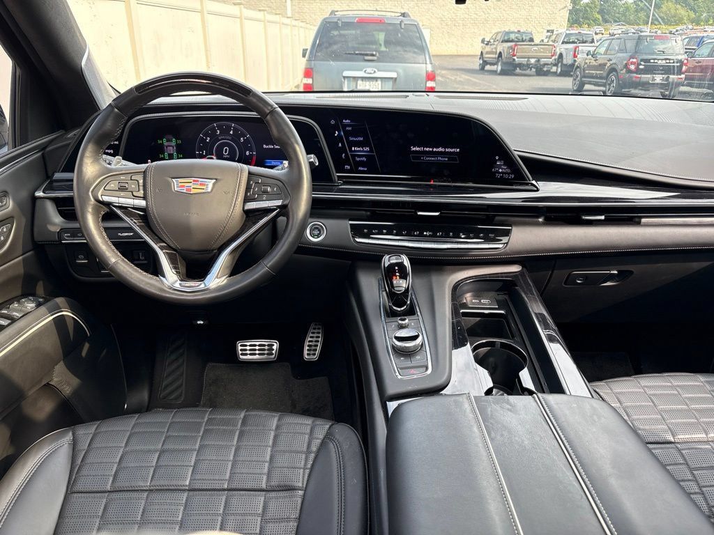 Used 2024 Cadillac Escalade ESV V w/ LPO, ONYX Package AWD/4WD image 11