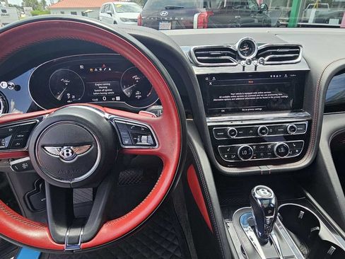 Used 2023 Bentley Bentayga AWD/4WD image 18