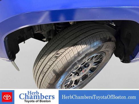 Used 2025 Toyota Tacoma TRD Sport AWD/4WD image 7