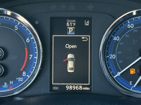 Used 2018 Toyota Corolla SE image 29