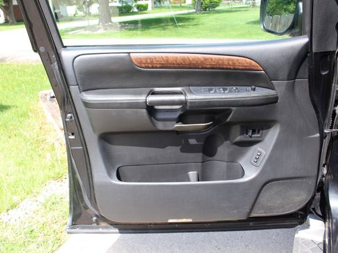 Used 2013 Nissan Armada Platinum AWD/4WD image 11
