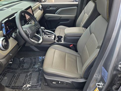 Used 2023 Chevrolet Colorado ZR2 w/ ZR2 Convenience Package III AWD/4WD image 24