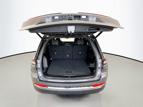 Used 2025 Jeep Grand Cherokee Limited w/ Luxury Tech Group II image 27