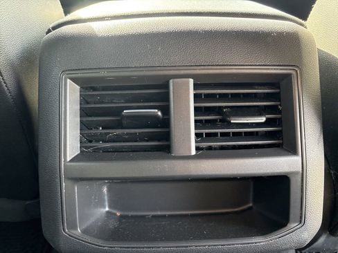 Used 2022 Volkswagen Atlas Cross Sport SE FWD image 39