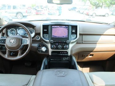 Used 2019 RAM 1500 Laramie AWD/4WD image 17